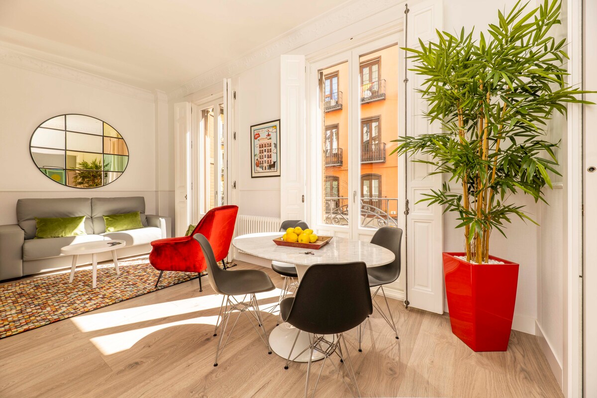 1915 Madrid Suites 2BDR apt 1B- next to Pza Mayor