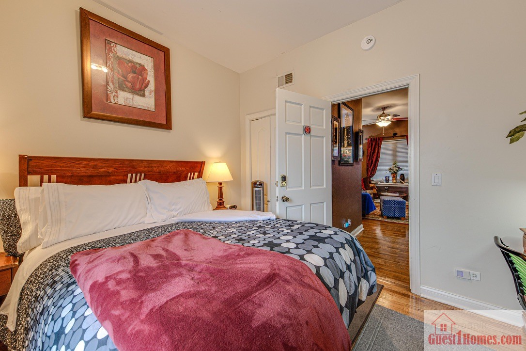 舒适的巢穴：安静安全的公寓配备加大双人床