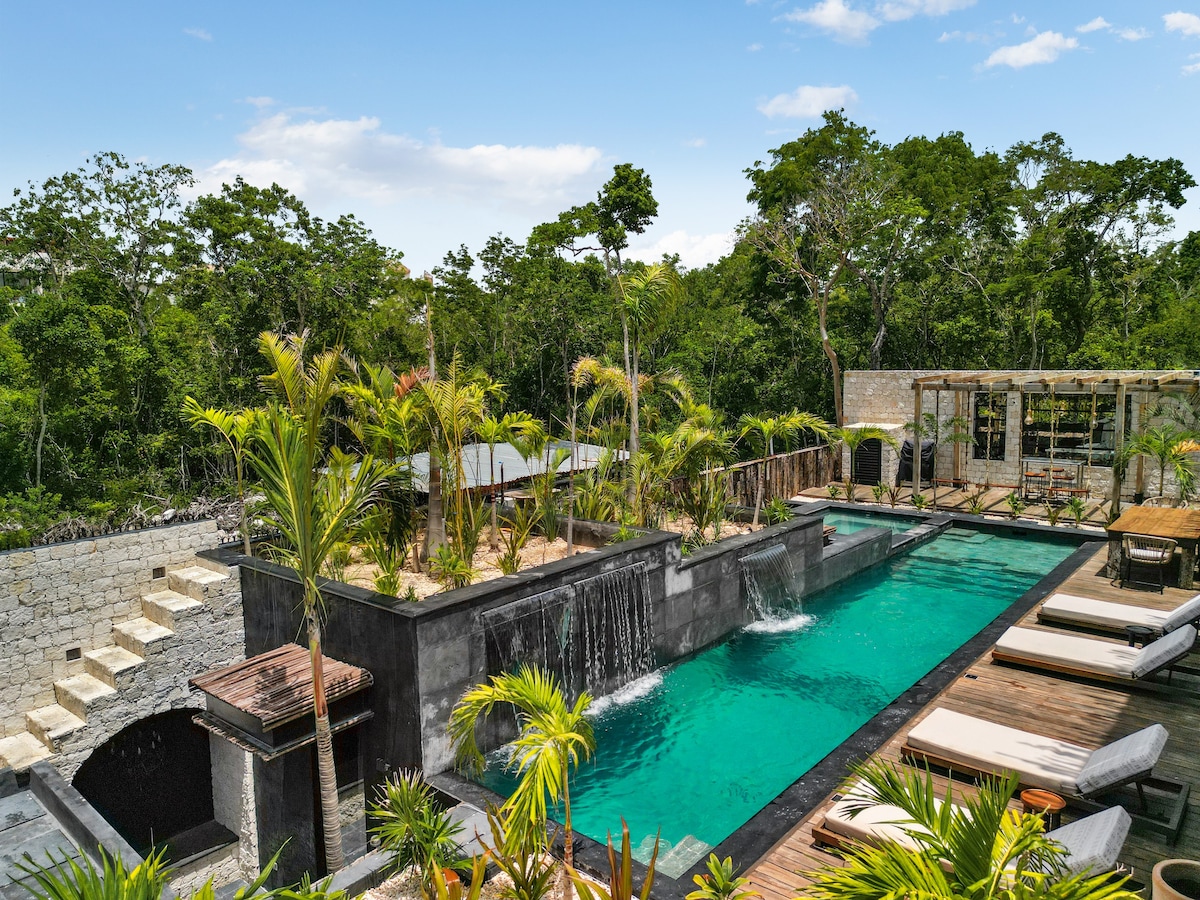 Luxury Villa in Jungle + Pool +4 min to beach
