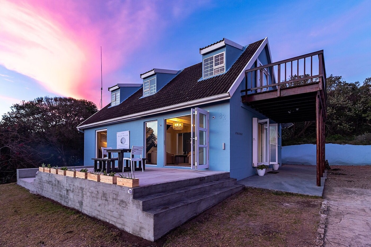 Romantic Blue House with a view