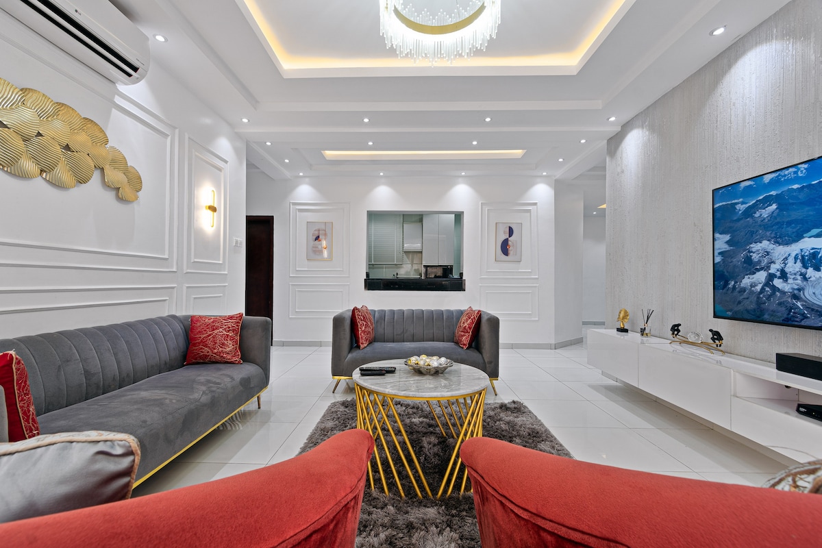 Exquisite Mordern 3 Bedroom Apartment