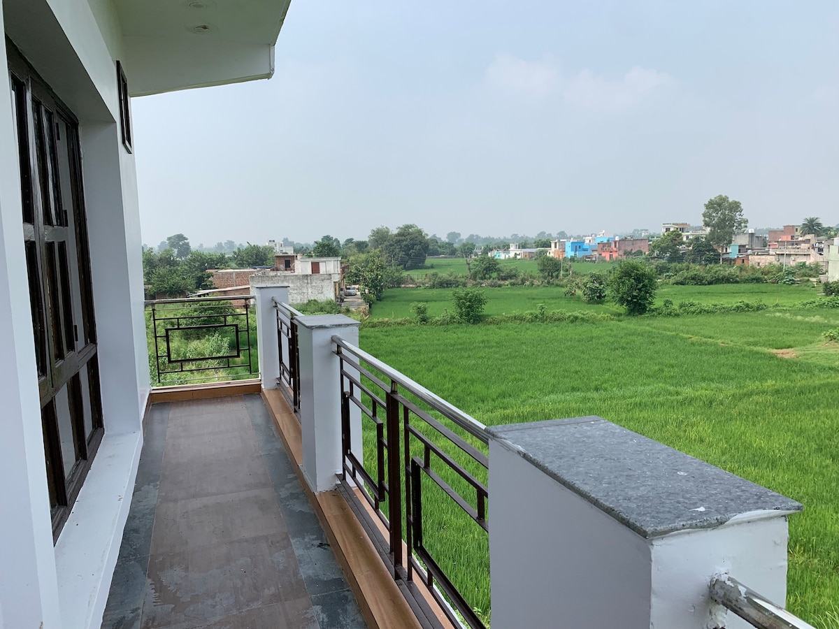 Divine, 3 bedroom Home stay with Terrace