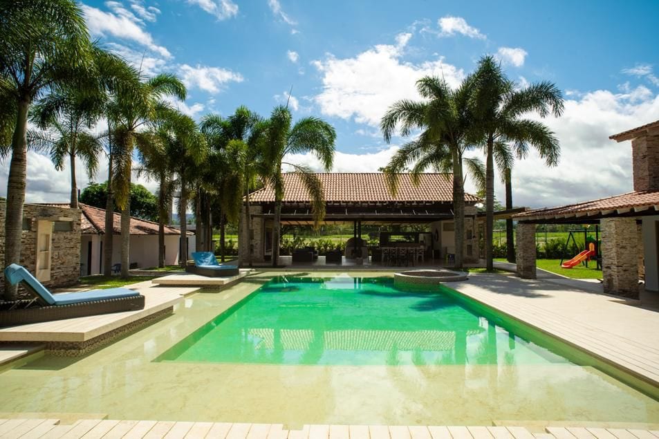 Villavicencio附近带泳池和按摩浴缸的迷人别墅