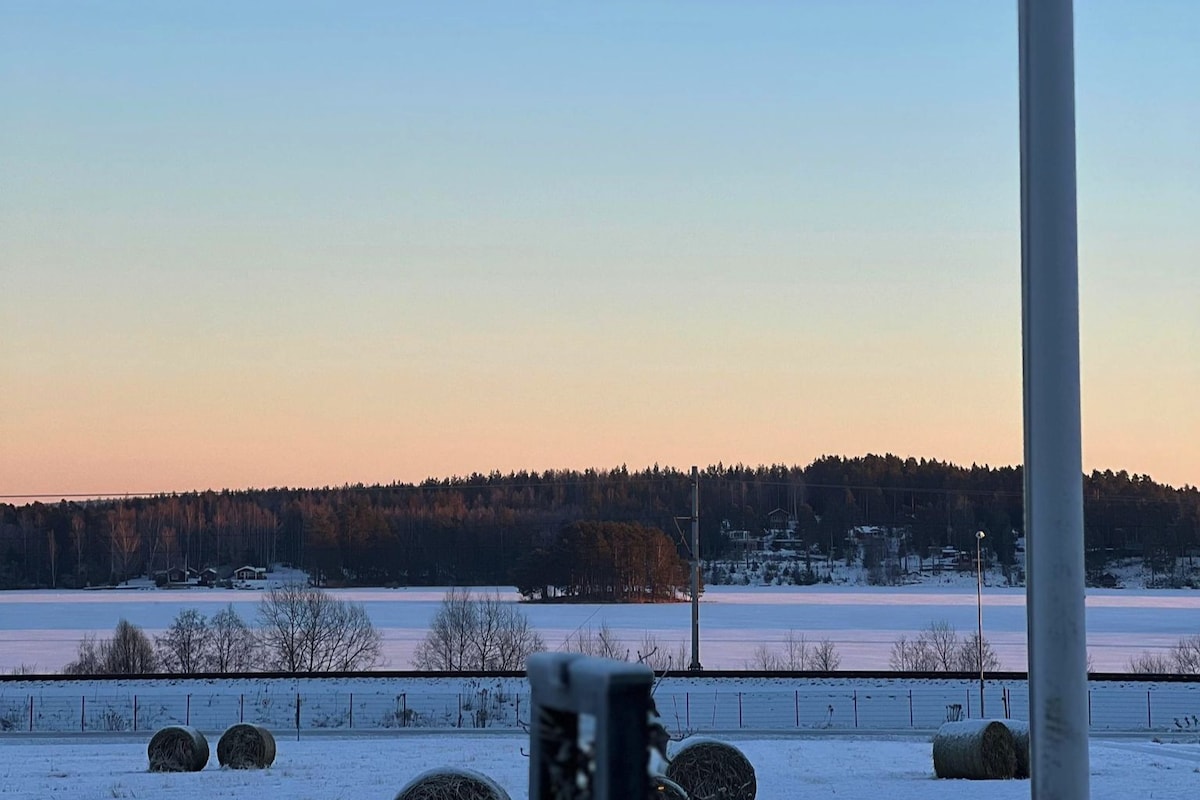 Mysig stuga med nära till natur och vatten