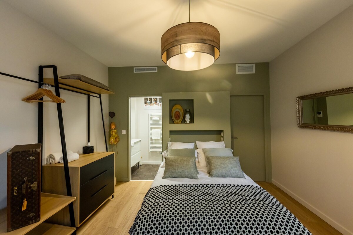 Chambre moderne en plein coeur de village