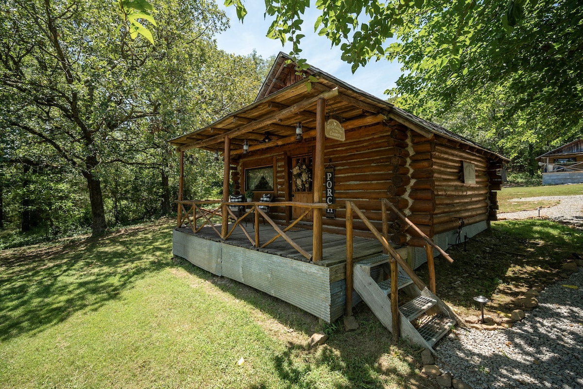 Charming log cabin set in the country with wifi.