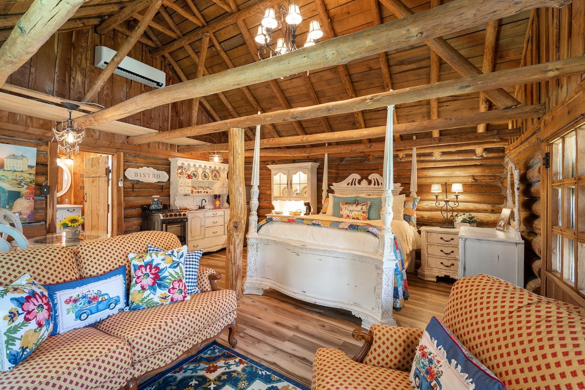 Charming log cabin set in the country with wifi.