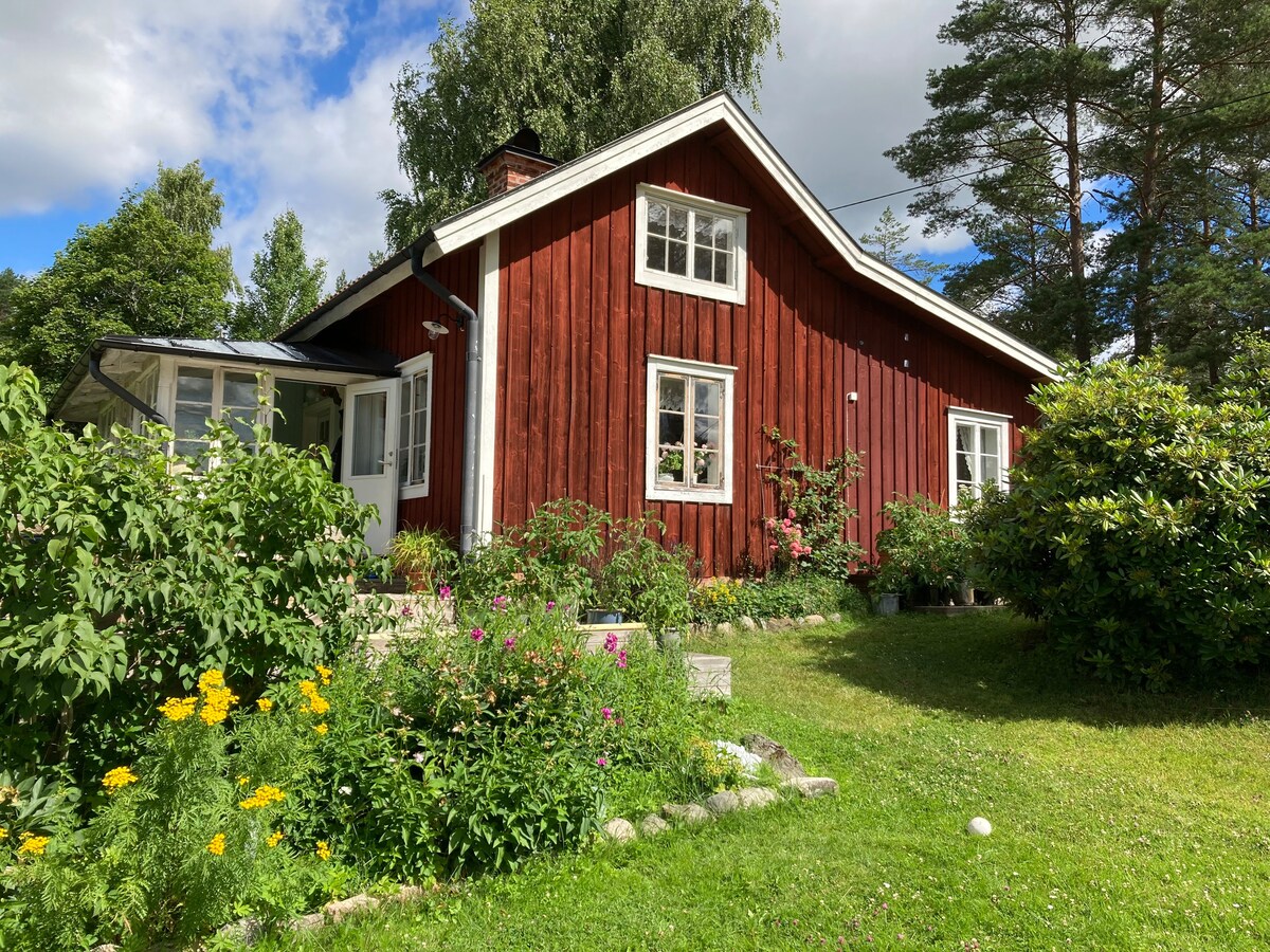 Mysigt fritidshus utanför Björnlunda, Sörmland