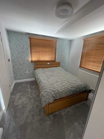 Modern 1 bedroom annexe in village location.