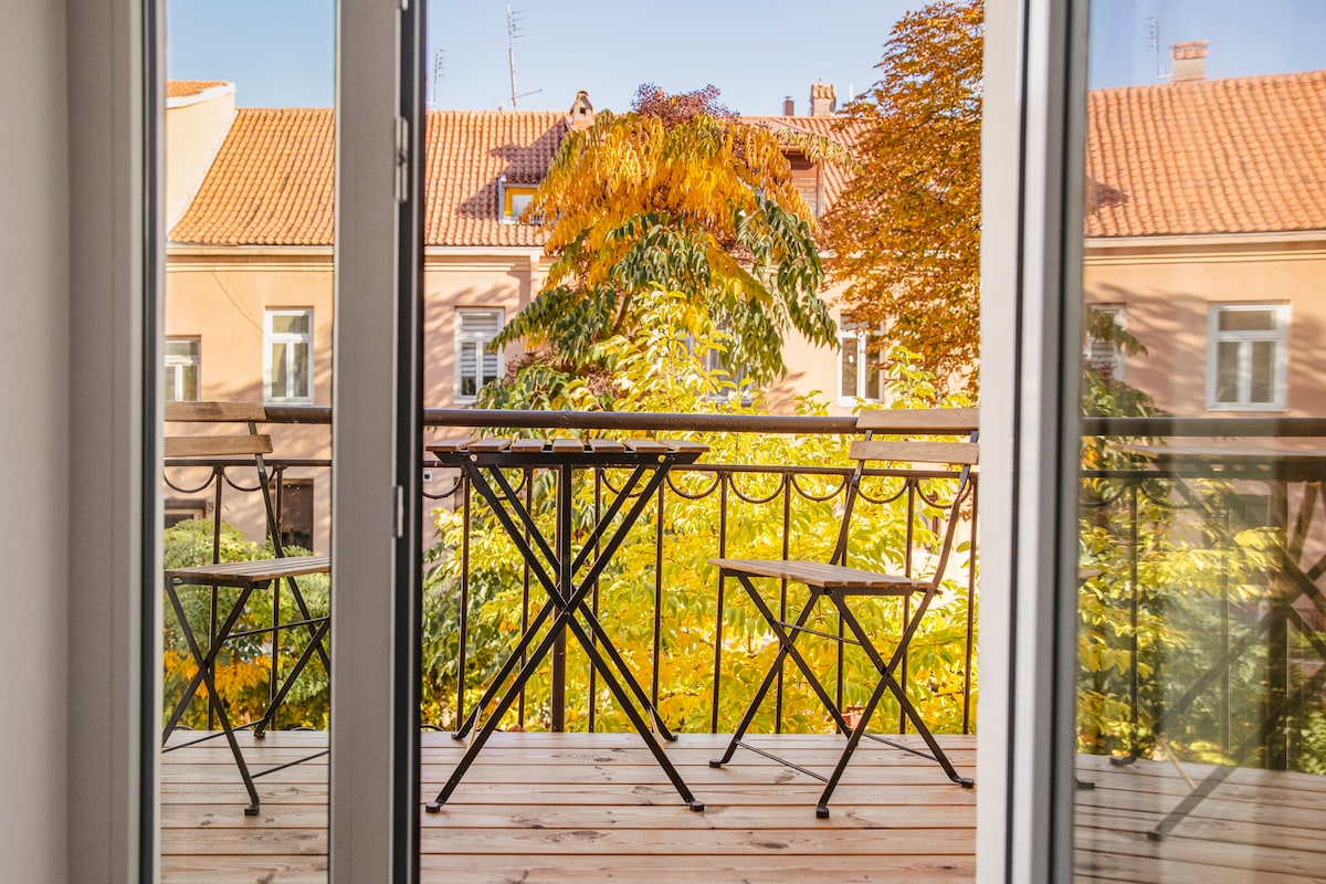 Old Town Modern Apartament - balcony & yard view