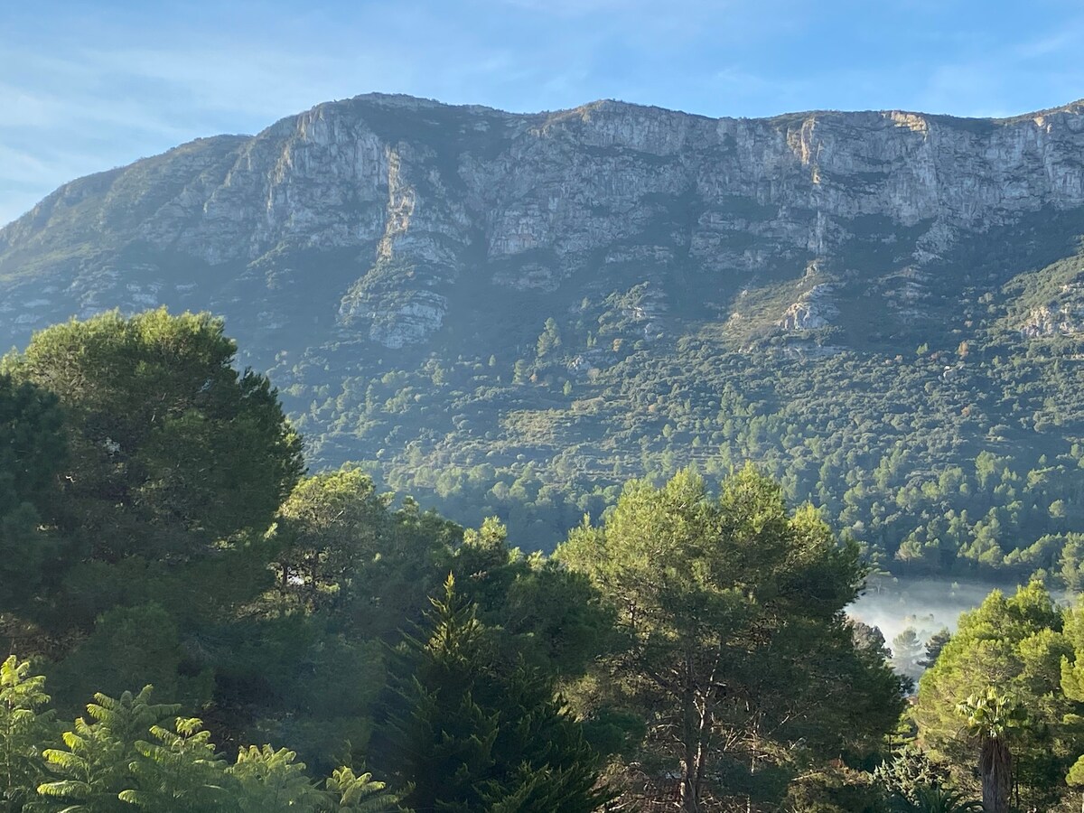 安静的度假胜地，可欣赏壮丽的山景。