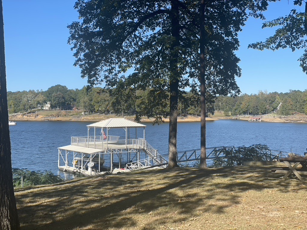 Comfy Smith Lake Cottage