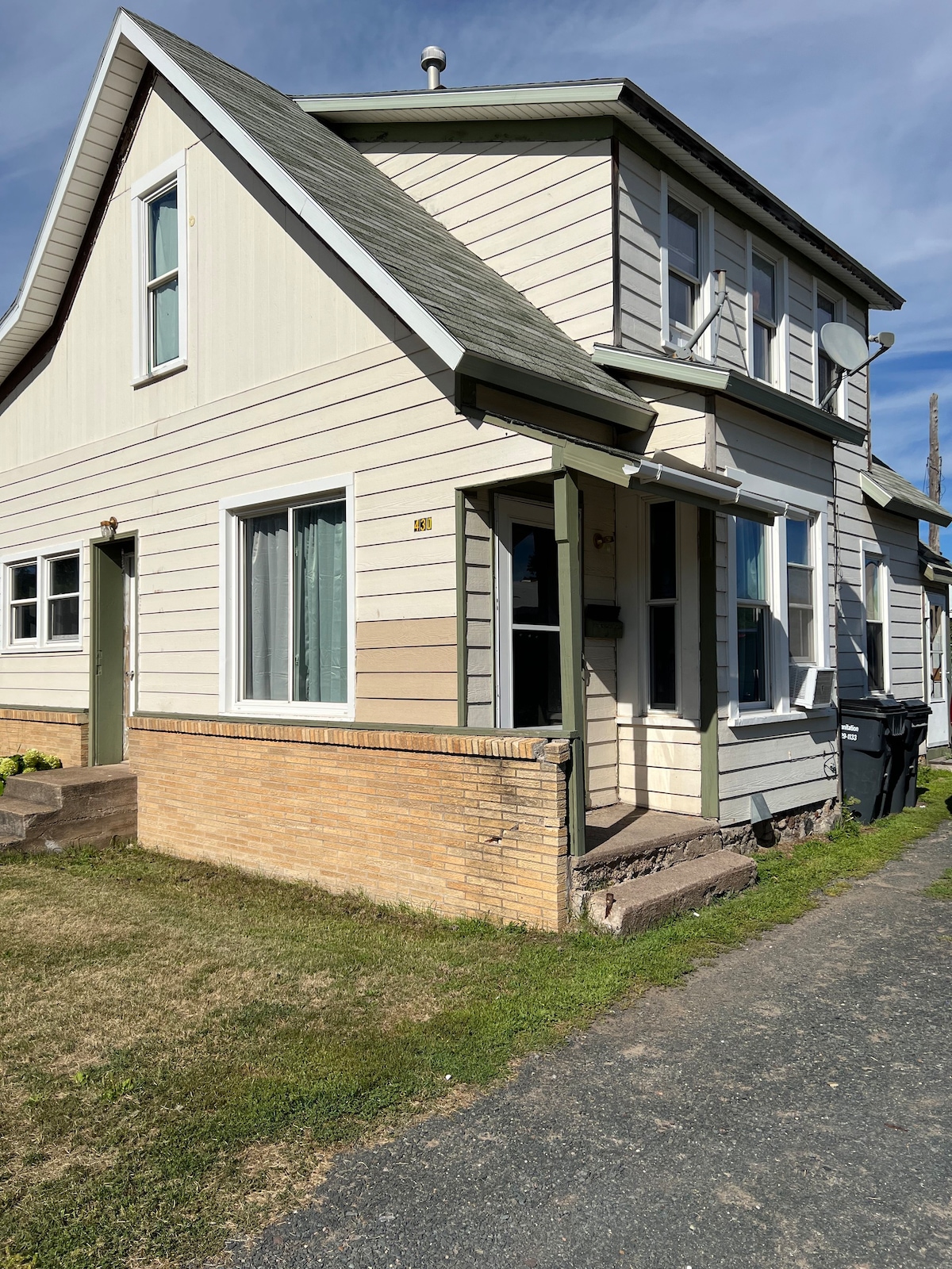 Quirky but Comfortable Historic Pine City Home