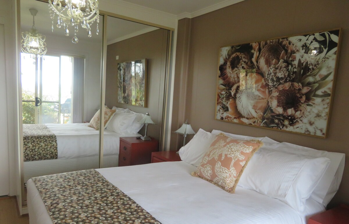 Bunya Views Retreat  
relax and stay in comfort