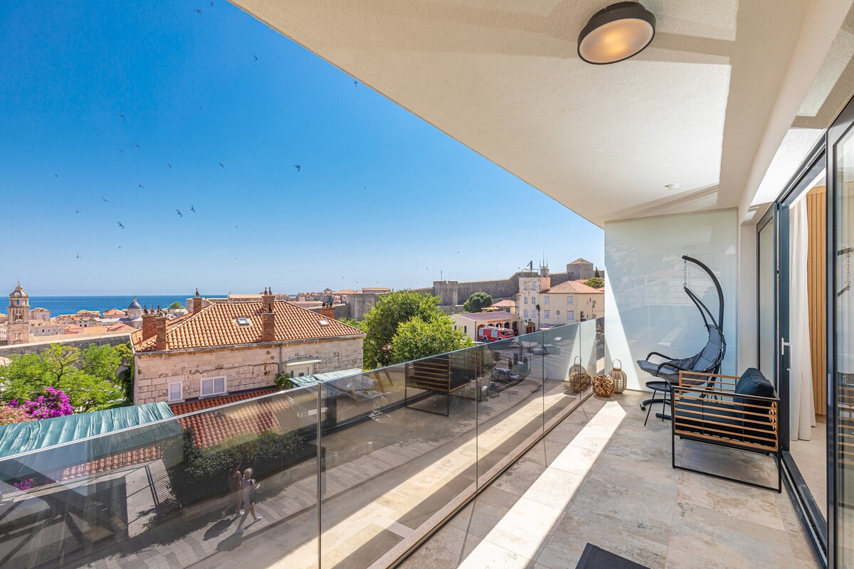 Ragusa Sea View Apartment by DuHomes