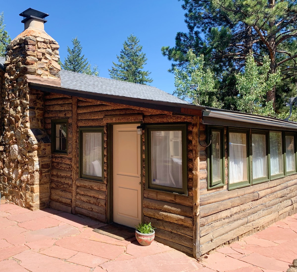 Historic Cabin in the Evergreen Foothills