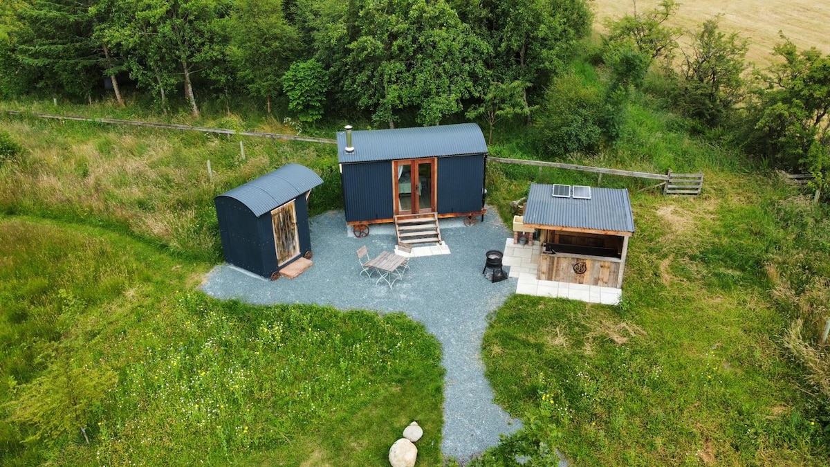 Delightful off grid shepherds hut