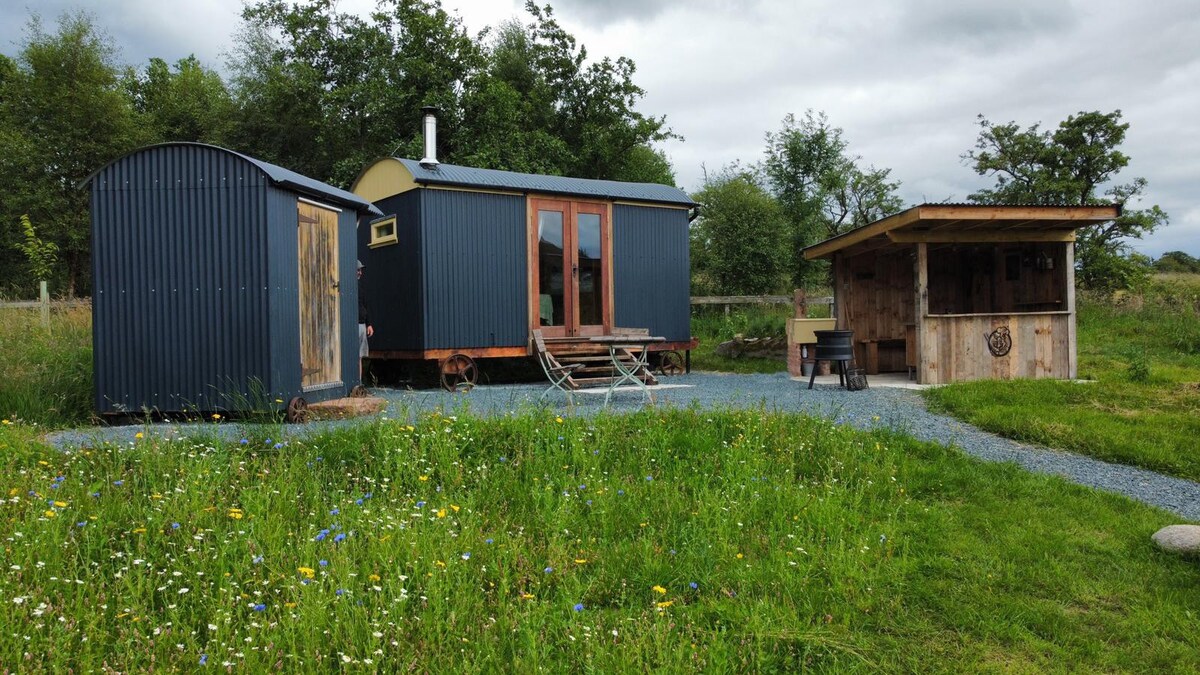 Delightful off grid shepherds hut