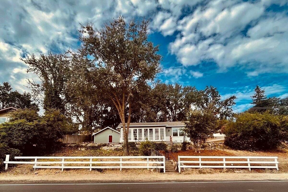 J&T's Lake Park Bungalow