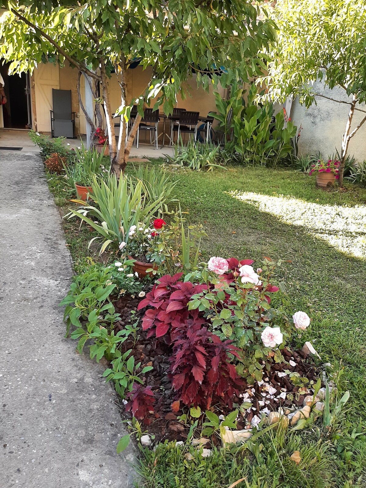 Charmant logement avec jardin fermé et parking