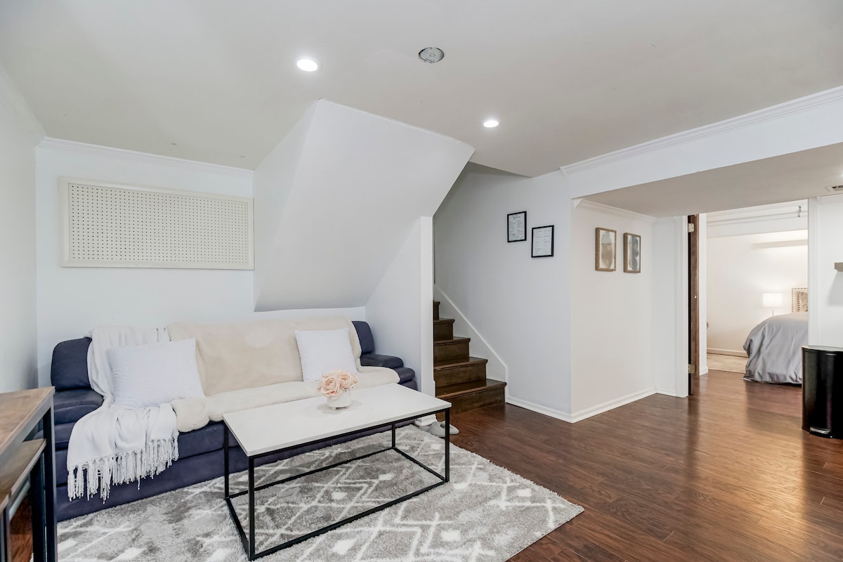 Cozy Newly Remodeled Separate Basement