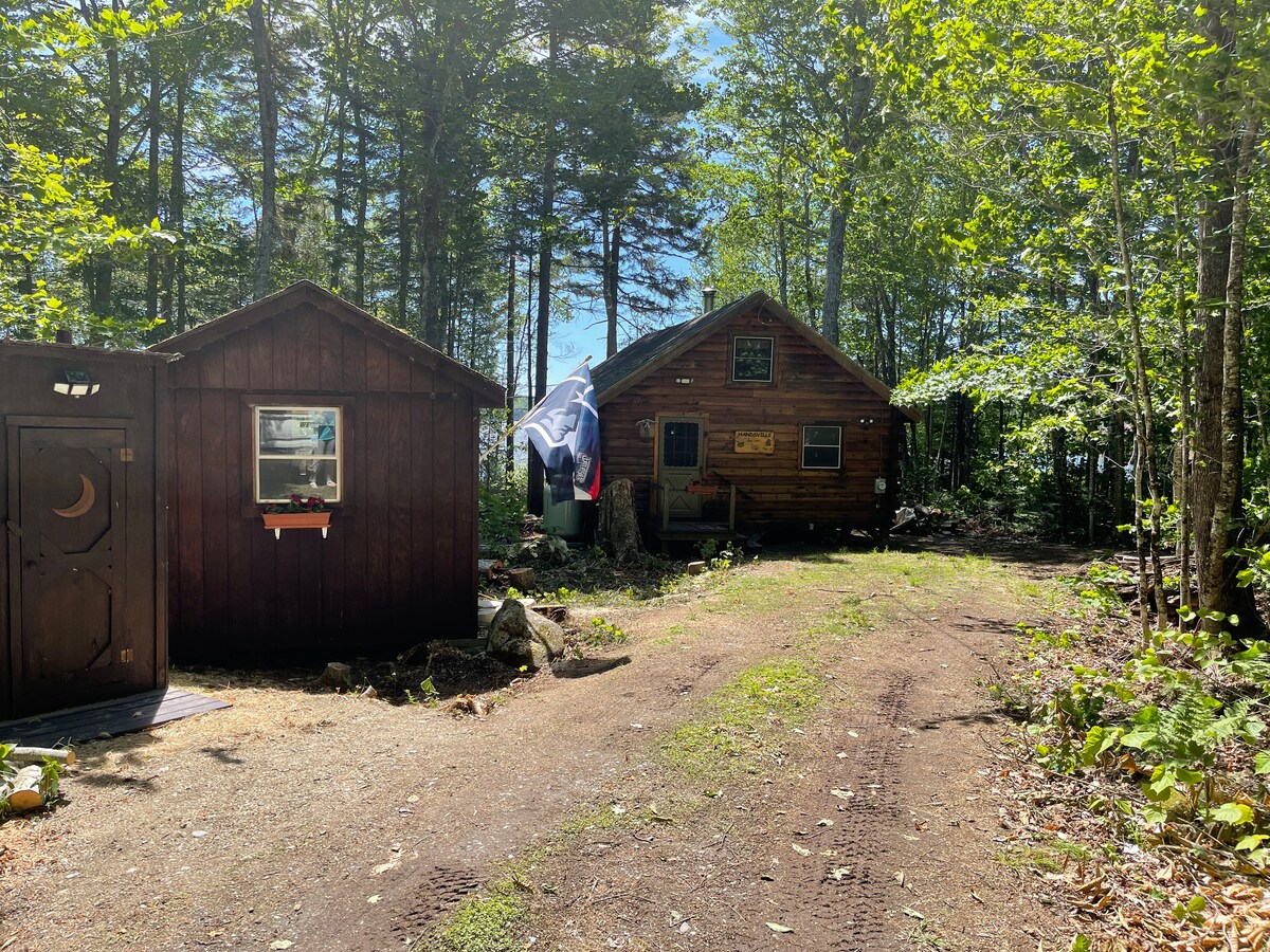 乡村现代木屋，距离水域75英尺