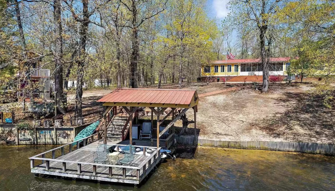 Secluded lake house - 3 B.Room, 3 Bath - 3 Kayaks