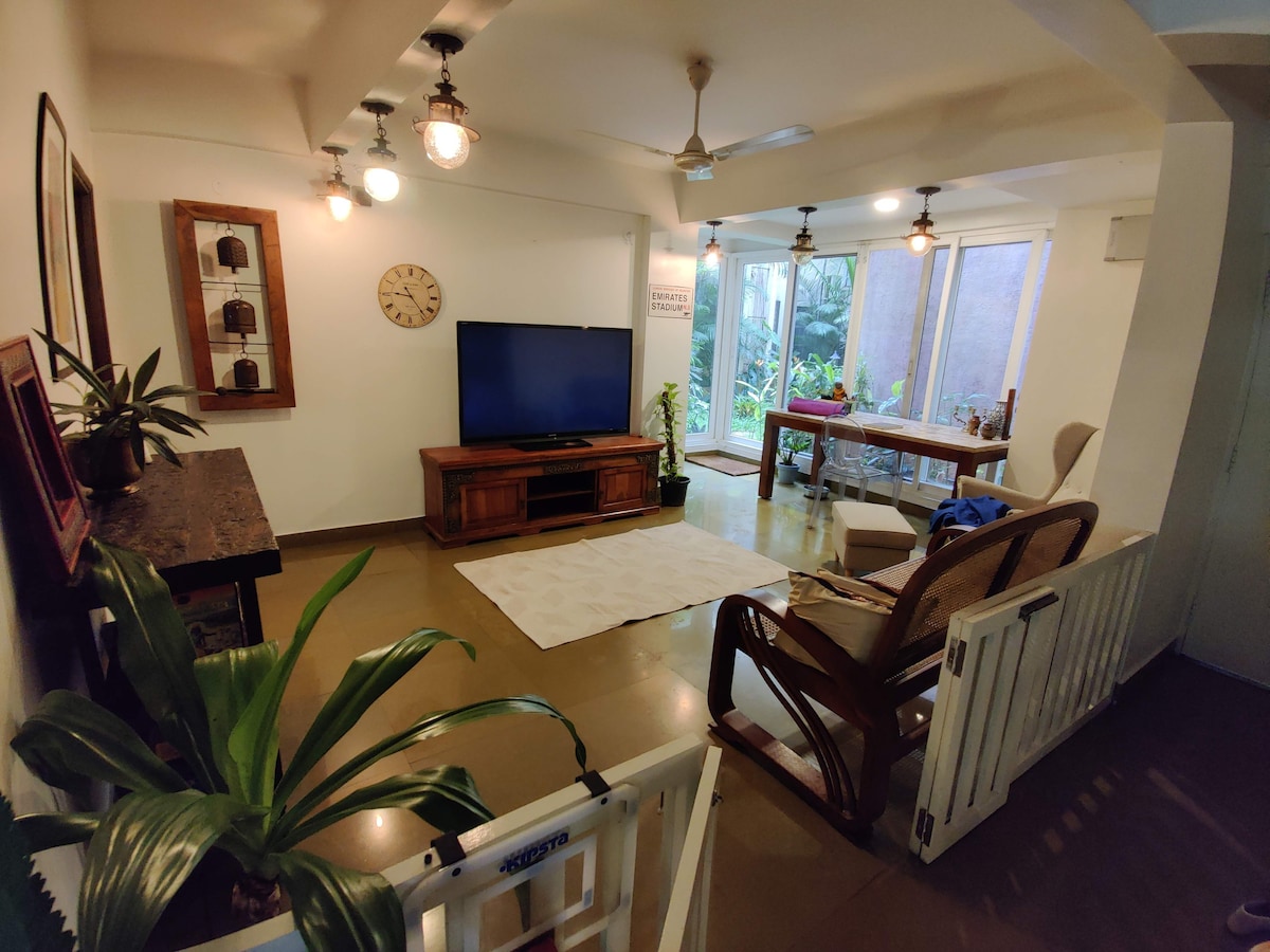 Warm, Earthy, Spacious condo in Central Bangalore