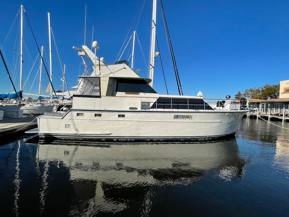 Weekend on the water on a Peanut Island Yacht