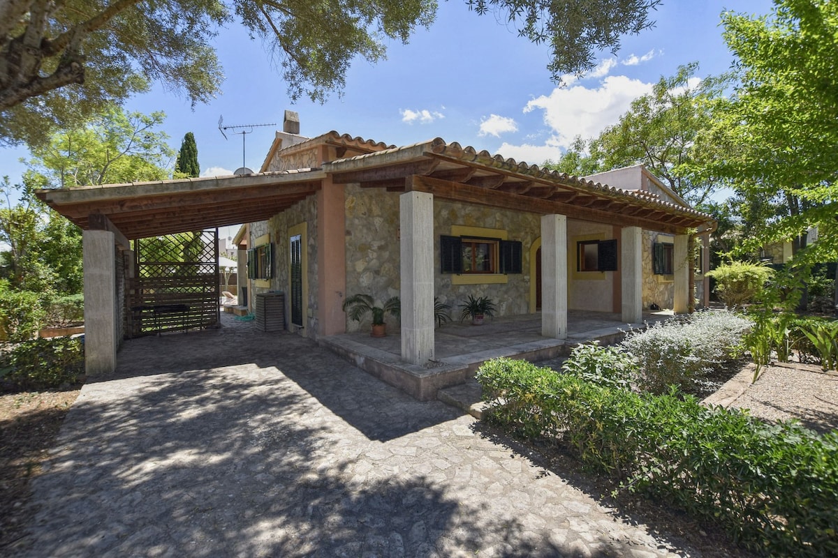 Villa with pool for 6 people