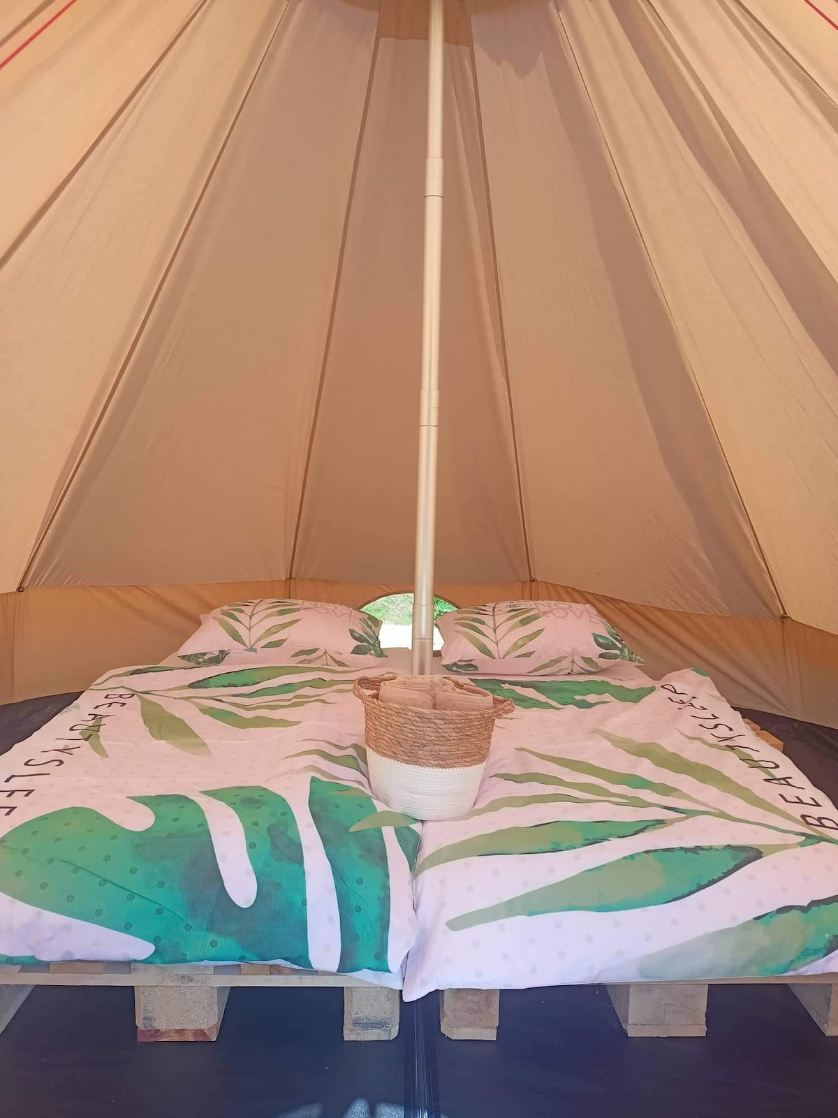 GLAMPING VILLAGE VINTGAR TENT 3