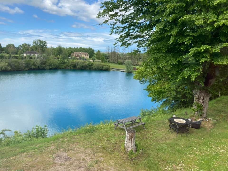 Lac De Lumiere.  Relax with rural lakeside living