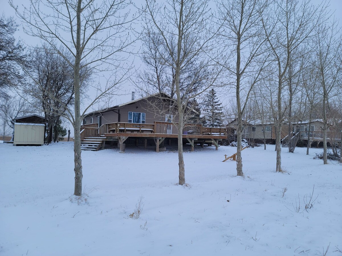 Gorgeous 3-bedroom cottage on lake Manitoba