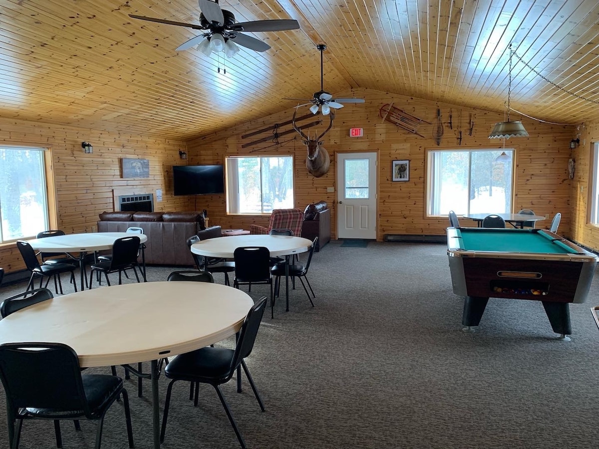 Hideaway Lodge: Big Elk Lodge 8bd/8bth, sleeps 36