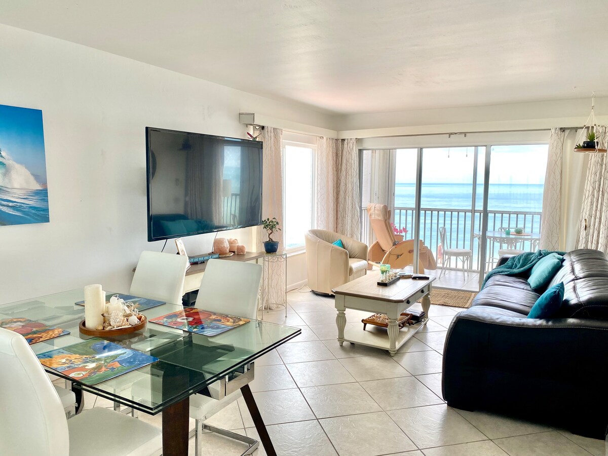 Beachfront with awesome Sunsets slps 6 2bed/2ba