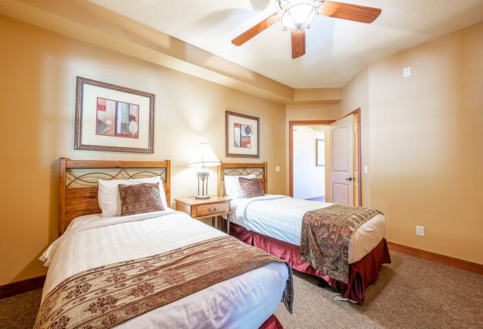 Okanagan Lakefront Resort managed Airbnb listing 1