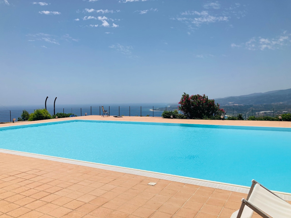 wunderschönes kleines Häuschen am Meer mit Pool