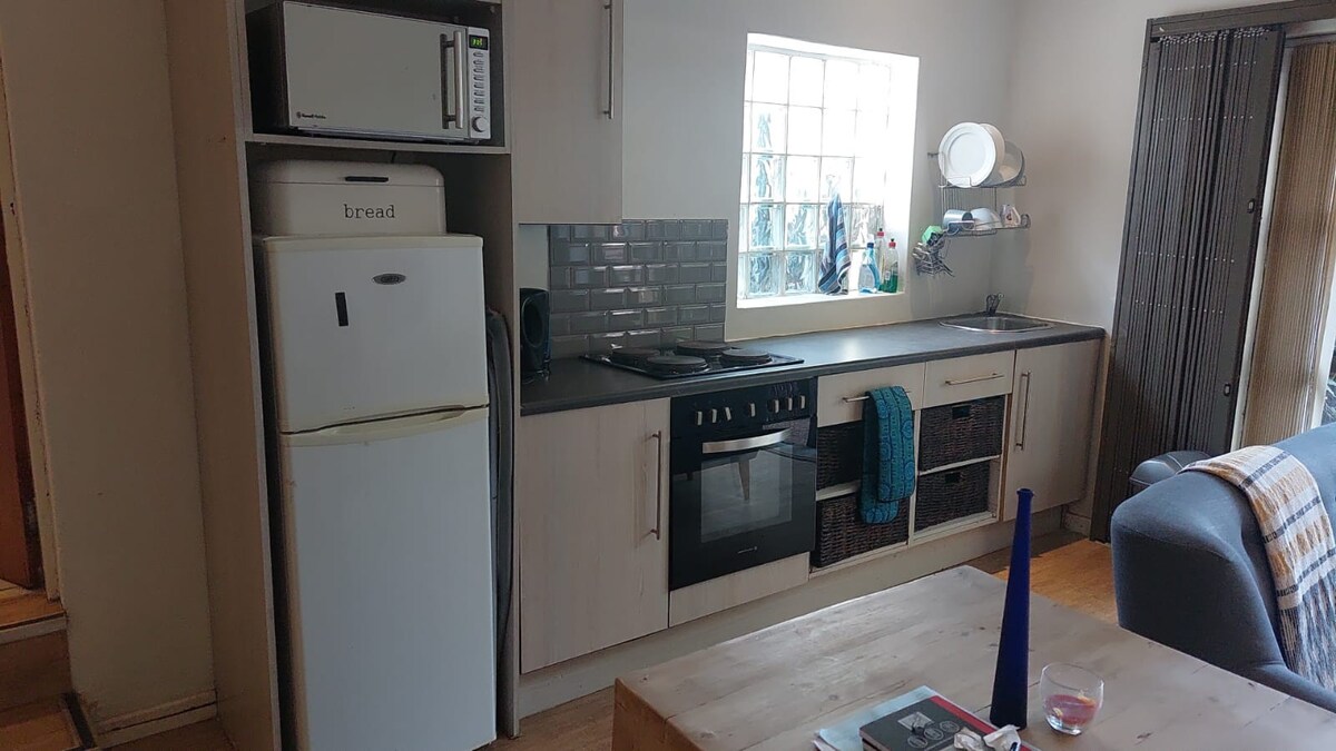 Lovely studio unit centrally located