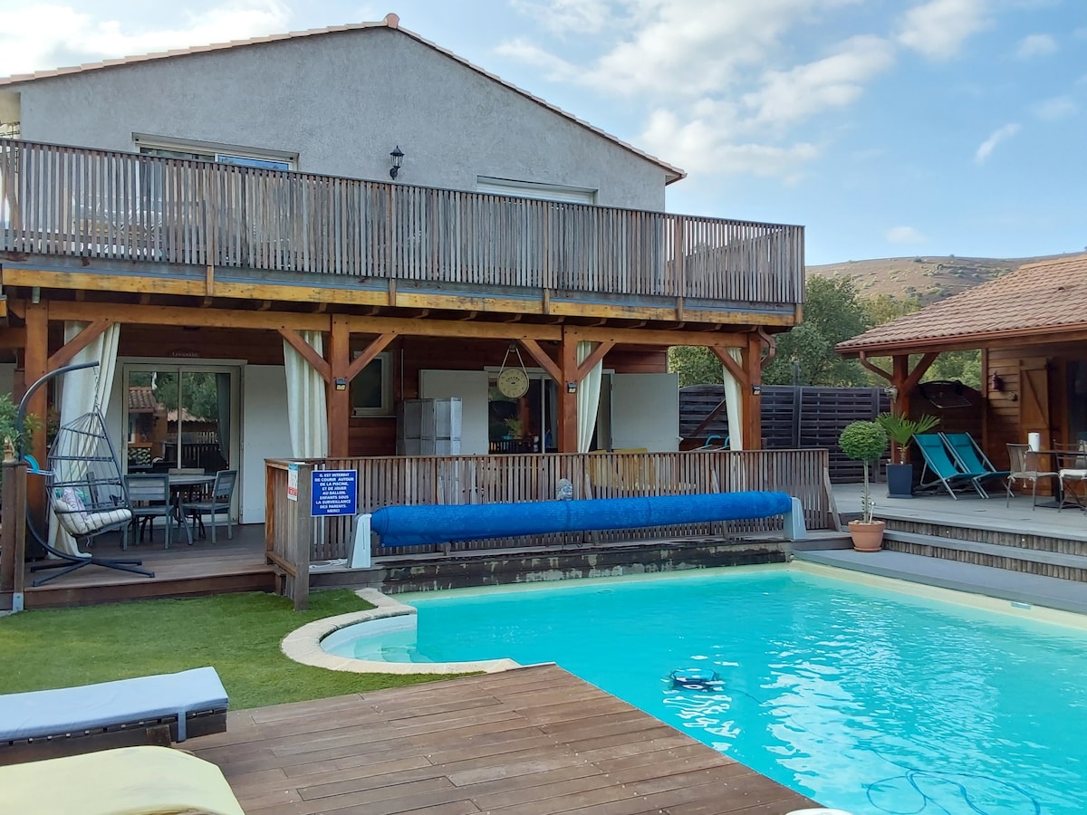 appartement pour 4 en bord de piscine