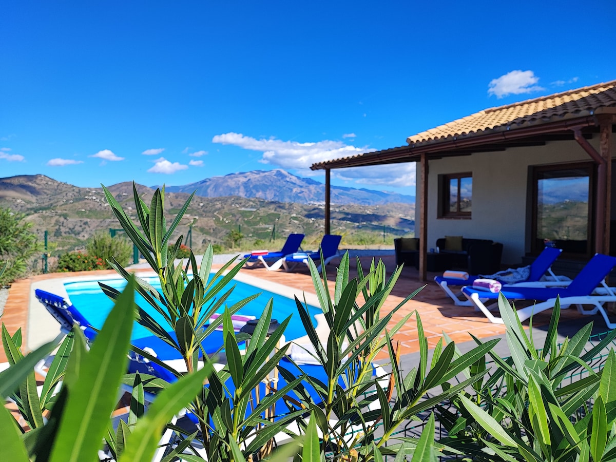 Villa de lujo, Piscina climatizada, A/C,Wifi, BBQ.