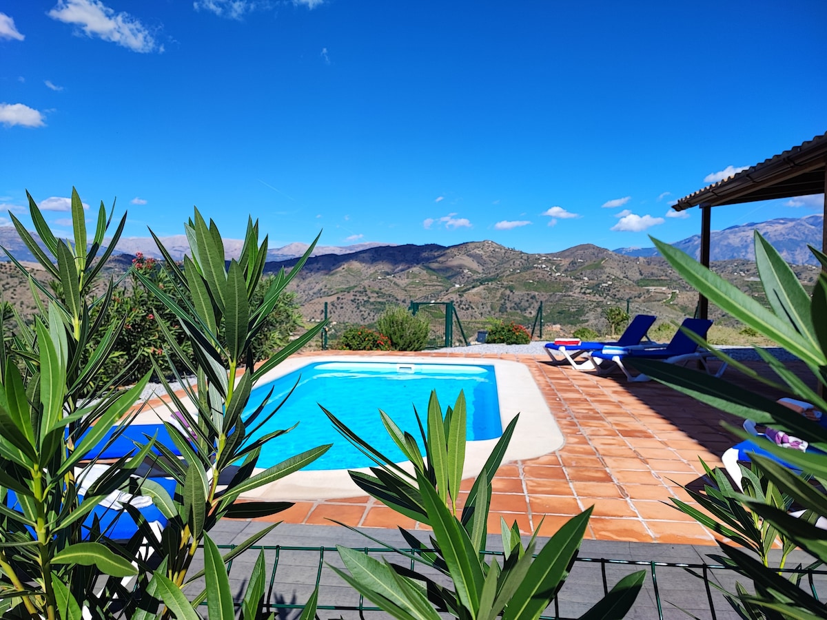 Villa de lujo, Piscina climatizada, A/C,Wifi, BBQ.