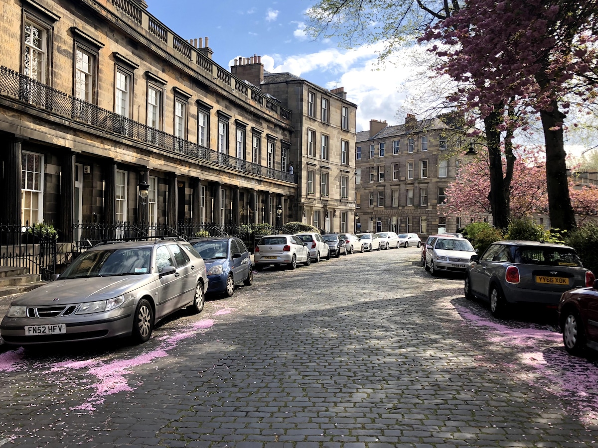 2 bedroom garden apartment in Stockbridge