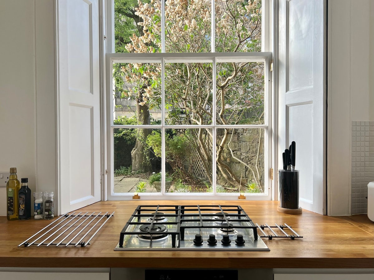 2 bedroom garden apartment in Stockbridge