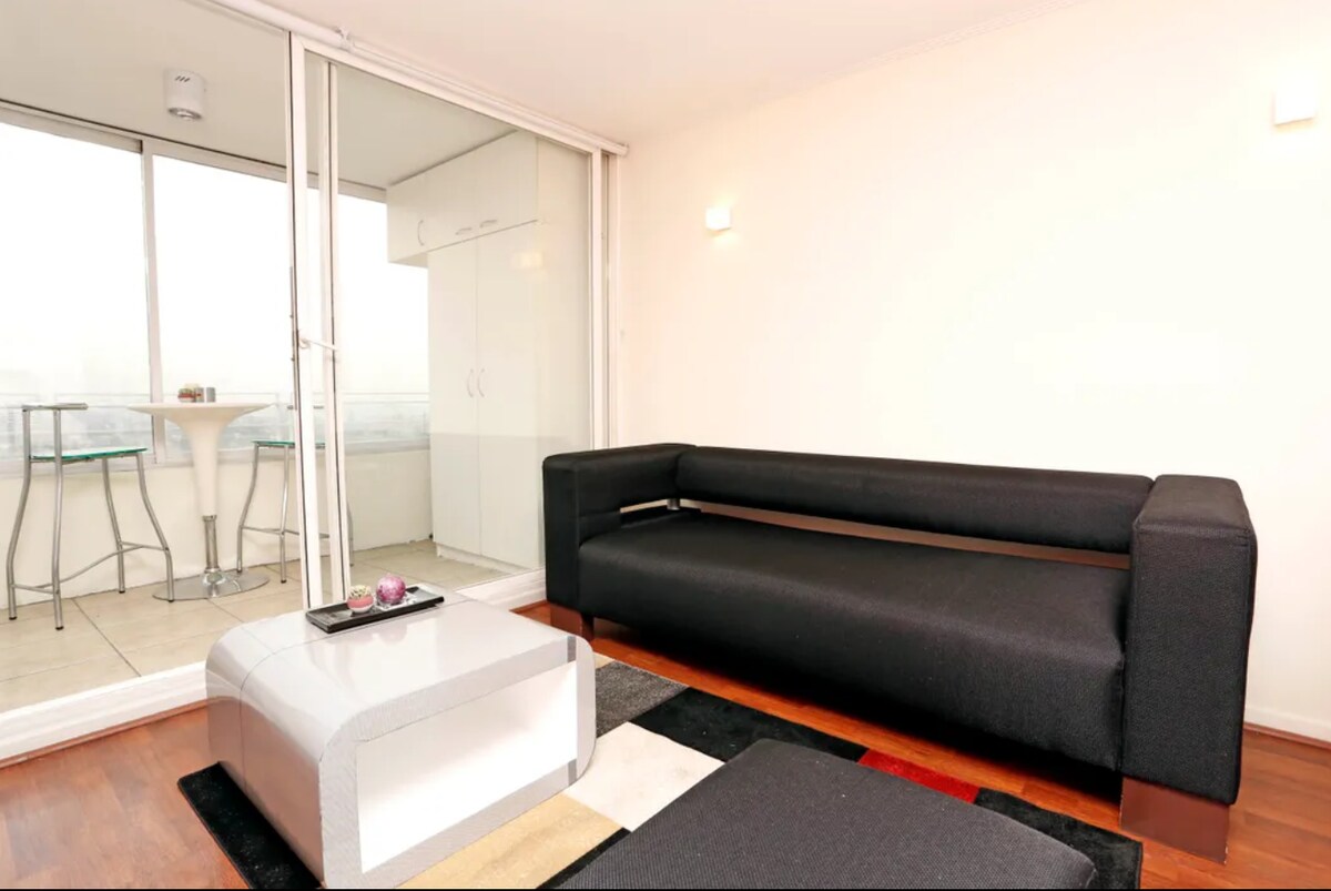 拉斯康德斯（ Las Condes ）的现代化公寓， 2张床、1个卫生间