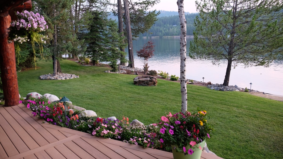 New Listing Waterfront Log Home Private Dock/ Yard