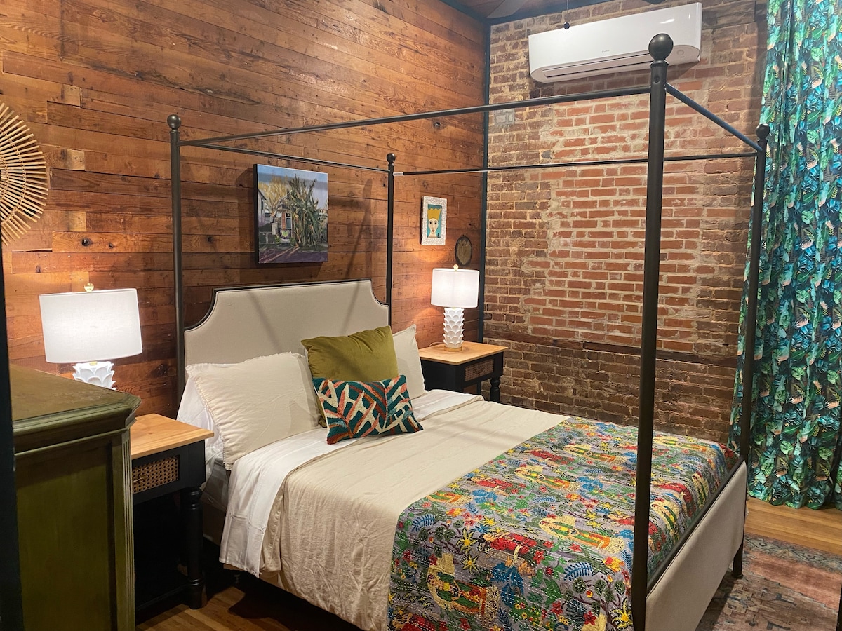 The Buzzard's Roost Inn-The New Orleans Room