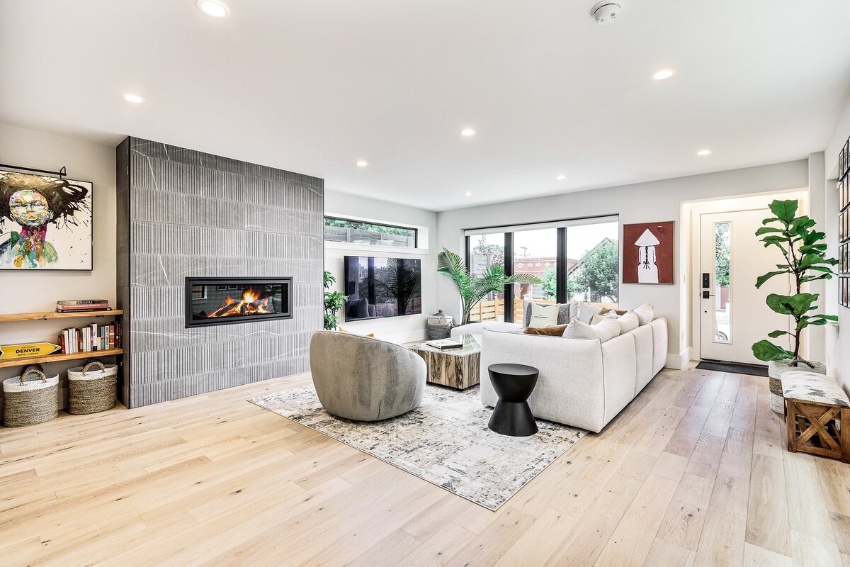 Beautiful lohi home w/ rooftop hot tub and firepit