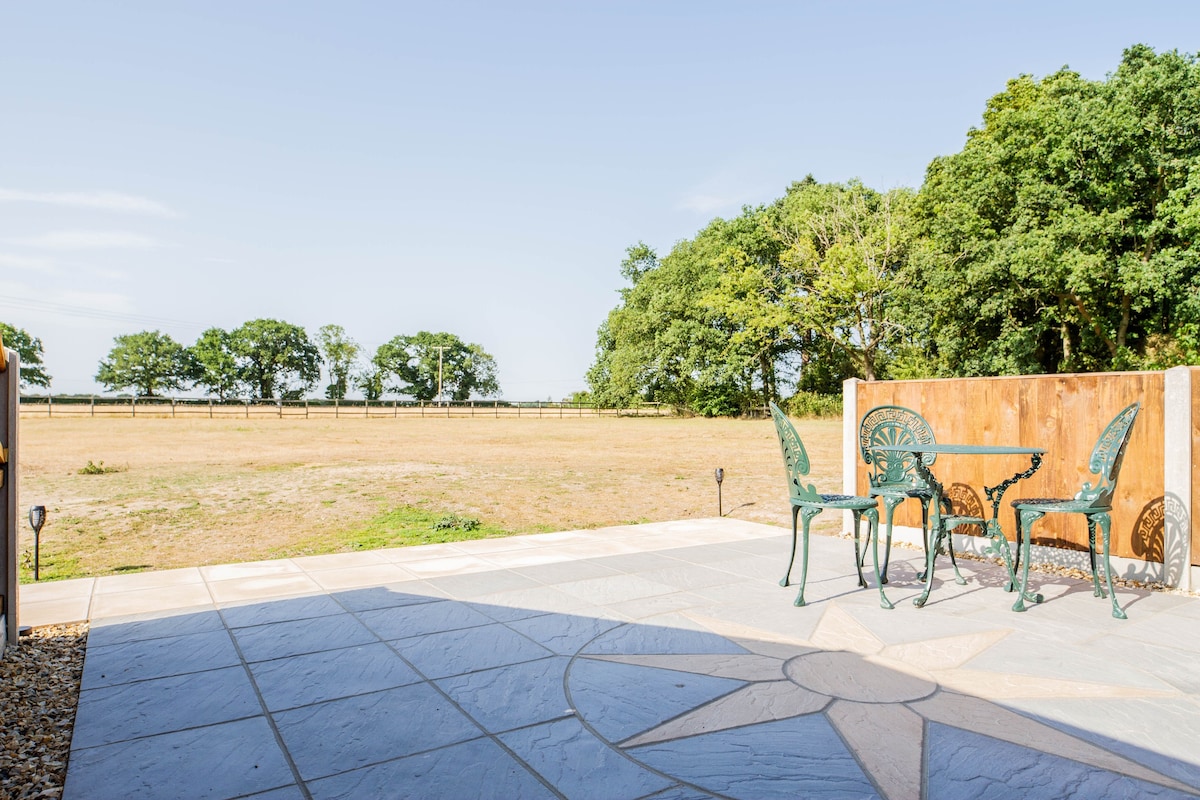 Muntjac View, Beechcroft Barns, Cawston, Norfolk