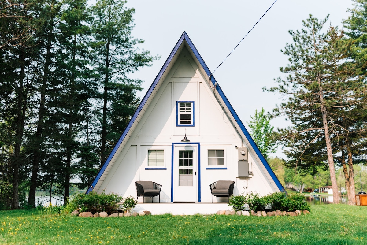 Gorgeous 3-BR Mid-Century A-Frame on Trade Lake