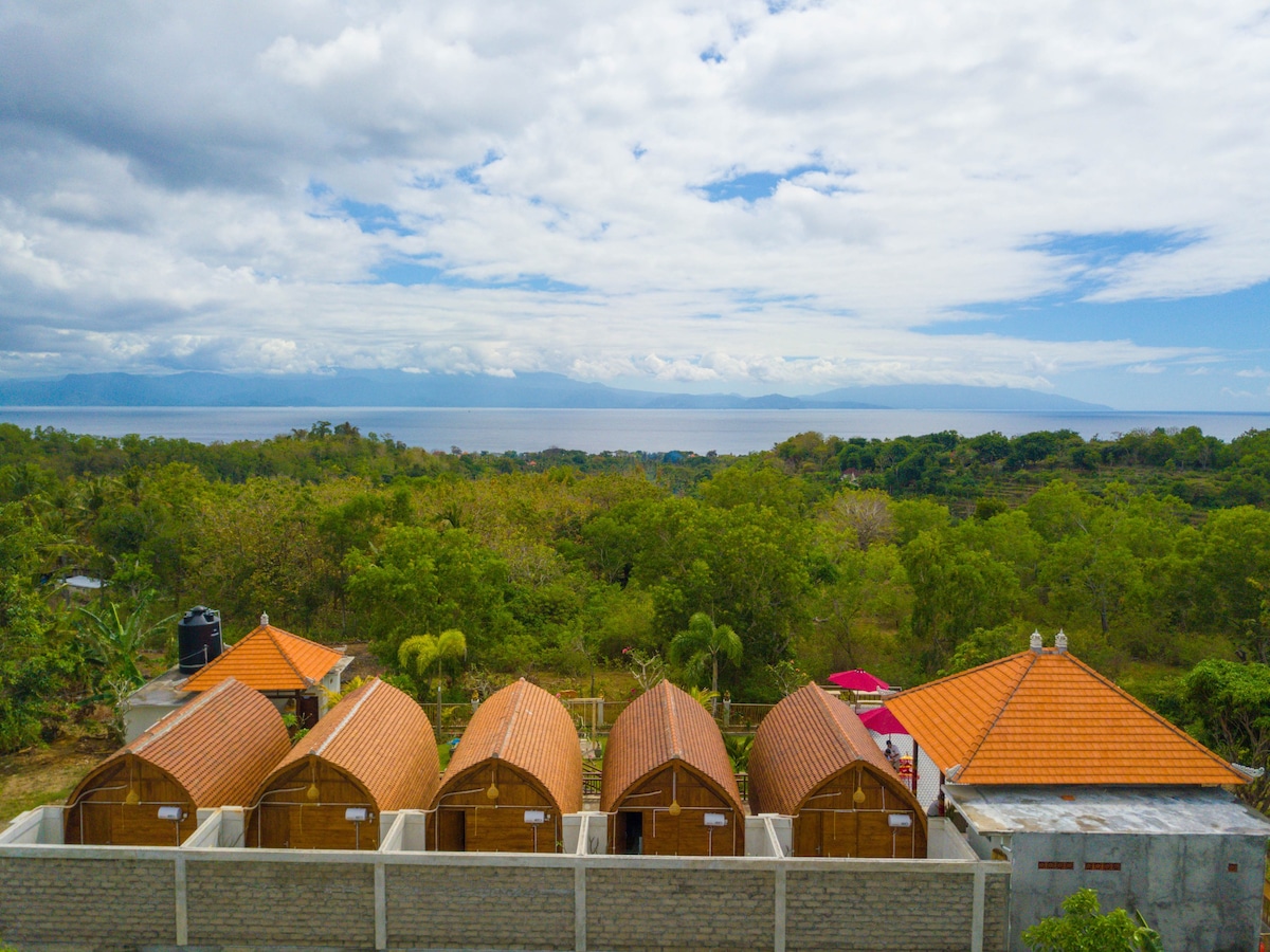 珀尼达岛别墅（ VILLA Nusa Penida ） ，带绿色花园